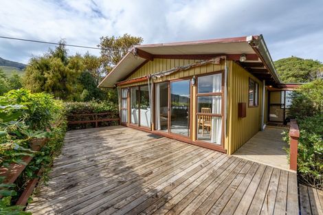Photo of property in 1 Holmes Bay Road, Pigeon Bay, 7583