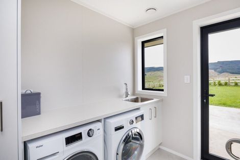 Photo of property in 180 Kingsdale Park Drive, Aokautere, Palmerston North, 4471