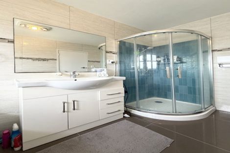 Photo of property in 1/240a East Coast Road, Forrest Hill, Auckland, 0620