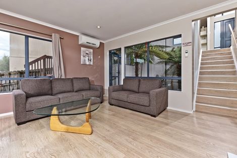 Photo of property in 28 Crimson Park, Oteha, Auckland, 0632
