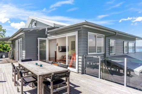 Photo of property in 27 Wellington Street, Russell, 0202