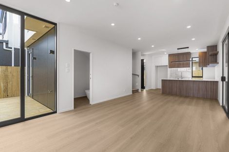 Photo of property in 4 Roberts Road, Matakatia, Whangaparaoa, 0930