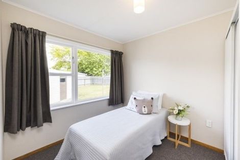 Photo of property in 10 Catlins Crescent, Milson, Palmerston North, 4414