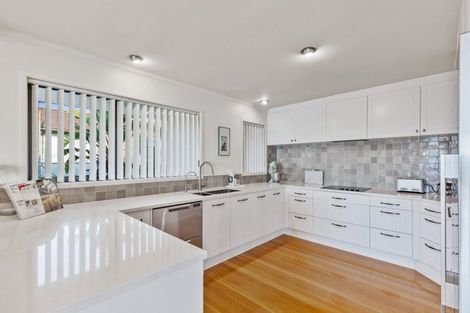 Photo of property in 30 Cliff Road, Torbay, Auckland, 0630