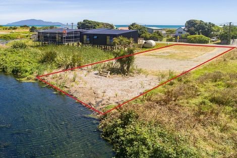 Photo of property in 38 Kapiti Lane, Otaki Beach, Otaki, 5512