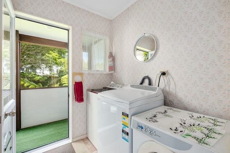 Photo of property in 96 Unsworth Drive, Unsworth Heights, Auckland, 0632