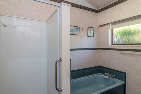 Photo of property in 211 Te Moana Road, Waikanae, 5036