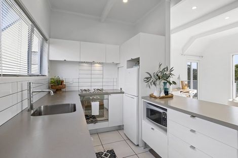 Photo of property in 405 Devon Street East, Strandon, New Plymouth, 4312