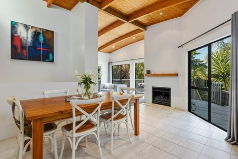 Photo of property in 4/9a Melandra Road, Stanmore Bay, Whangaparaoa, 0932