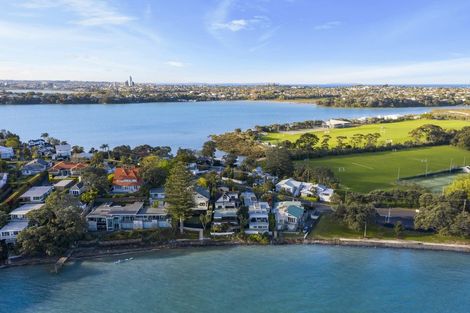 Photo of property in 5 Stanley Point Road, Stanley Point, Auckland, 0624