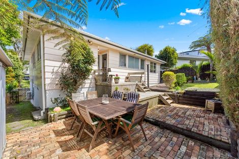 Photo of property in 20 Halberg Street, Glenfield, Auckland, 0629