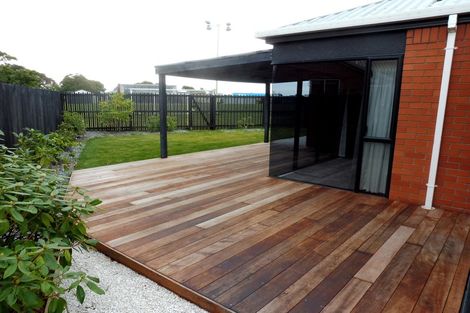 Photo of property in 2/17 Fieldmoor Place, Parklands, Christchurch, 8083