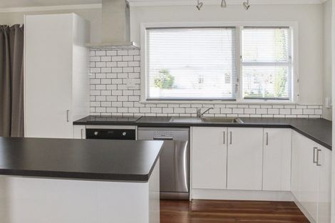 Photo of property in 5 Sutherland Crescent, Westbrook, Palmerston North, 4412