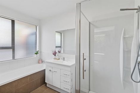 Photo of property in 12 Thornhill Place, Sockburn, Christchurch, 8042