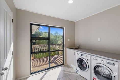 Photo of property in 18 Rosetti Rise, West Harbour, Auckland, 0618