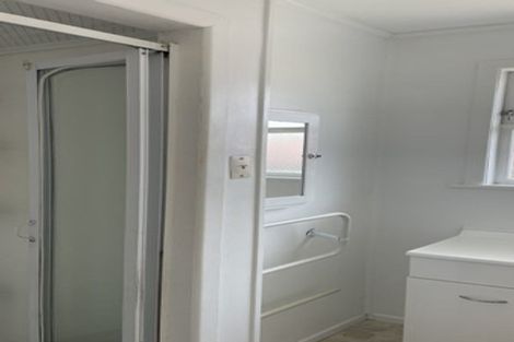 Photo of property in 12 Gill Avenue, Te Atatu Peninsula, Auckland, 0610