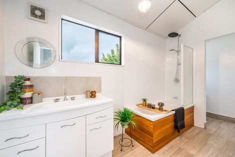 Photo of property in 1 Redwood Close, Paraparaumu, 5032