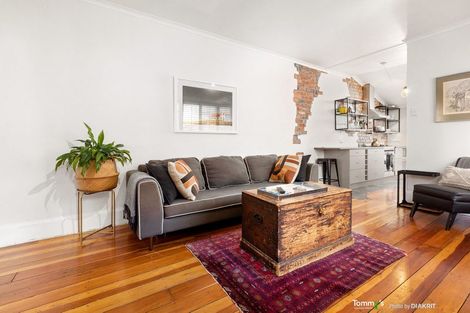 Photo of property in 180 Sutherland Road, Lyall Bay, Wellington, 6022