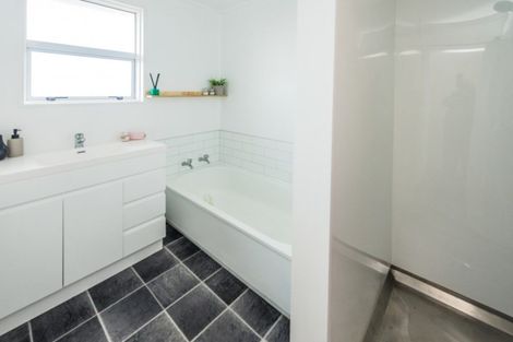 Photo of property in 56 Lee Street, Castlecliff, Whanganui, 4501