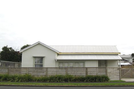 Photo of property in 8 Kingwell Street, Moturoa, New Plymouth, 4310