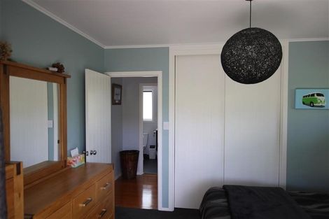 Photo of property in 64 Taupo Street, Green Bay, Auckland, 0604