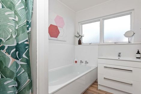 Photo of property in 34 Inwoods Road, Parklands, Christchurch, 8083