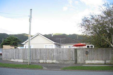 Photo of property in 7 Wheatley Street, Naenae, Lower Hutt, 5011