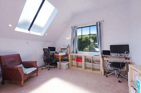 Photo of property in 124b The Ridgeway, Mornington, Wellington, 6021