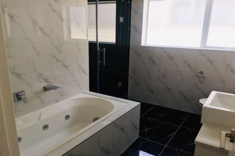 Photo of property in 75 Rosewell Crescent, Flat Bush, Auckland, 2019