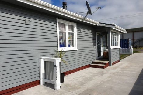 Photo of property in 80 Railway Street, Eltham, 4322