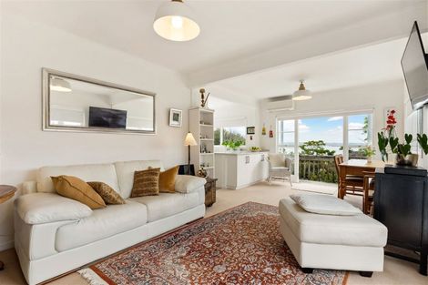 Photo of property in 1/94 Island Bay Road, Beach Haven, Auckland, 0626
