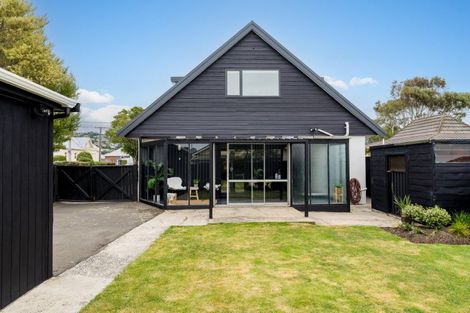 Photo of property in 165 Macandrew Road, South Dunedin, Dunedin, 9012