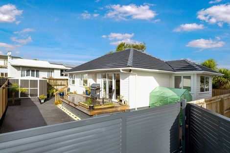 Photo of property in 14d Kirrie Avenue, Te Atatu South, Auckland, 0610