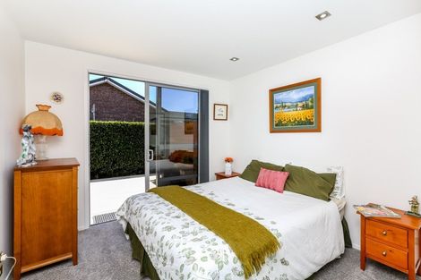 Photo of property in 14 Nursery Place, Westown, New Plymouth, 4310
