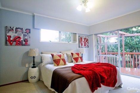 Photo of property in 31 Chatsworth Crescent, Pakuranga Heights, Auckland, 2010