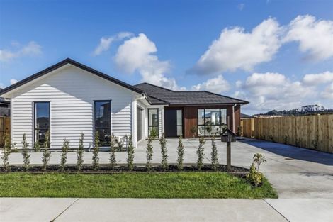Photo of property in 11 Len Ireland Drive, Kumeu, 0810