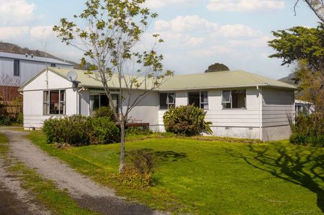 Photo of property in 18 Utauta Street, Waikanae, 5036