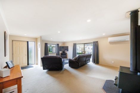 Photo of property in 23 Woodgate Court, Fitzherbert, Palmerston North, 4410