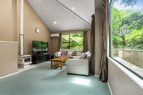 Photo of property in 16a Kingsclere Place, Goodwood Heights, Auckland, 2105