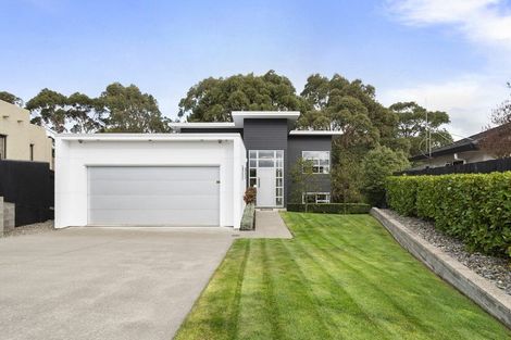 Photo of property in 42 Ruapehu Drive, Fitzherbert, Palmerston North, 4410