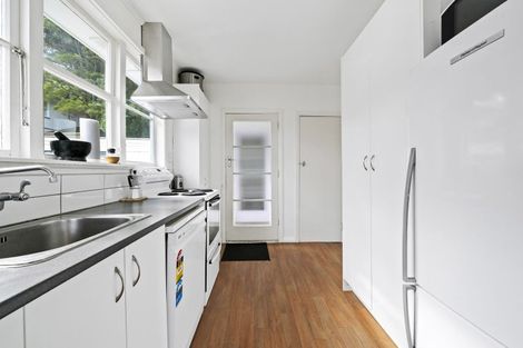 Photo of property in 6 Glen Alice Grove, Naenae, Lower Hutt, 5011