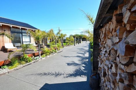 Photo of property in 33 Rauparaha Street, Waikanae Beach, Waikanae, 5036