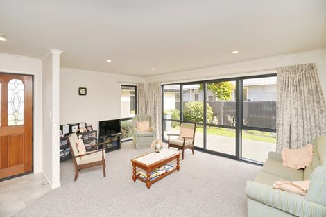 Photo of property in 14 Royal Park Drive, Parklands, Christchurch, 8083