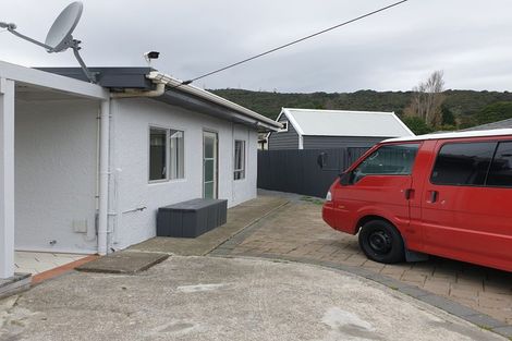 Photo of property in 52 Stokes Valley Road, Stokes Valley, Lower Hutt, 5019