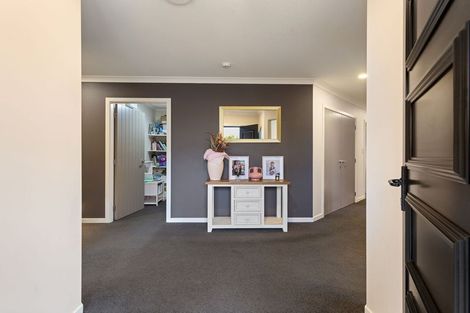 Photo of property in 6 Trump Place, Kelvin Grove, Palmerston North, 4414