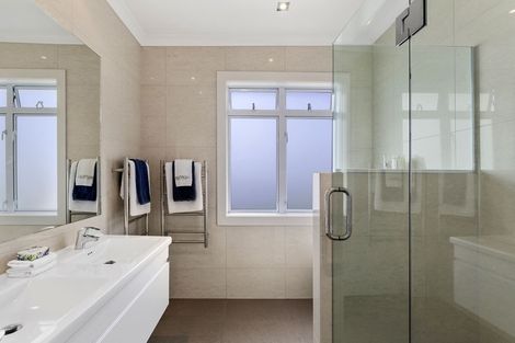 Photo of property in 8 Eastcliffe Road, Castor Bay, Auckland, 0620