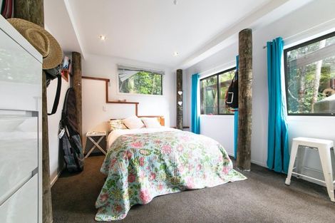 Photo of property in 53 Rayner Road, Piha, New Lynn, 0772