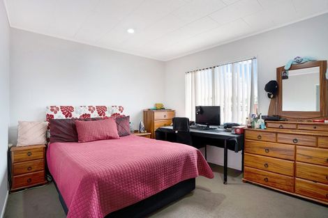 Photo of property in 2/10 Charisma Place, Randwick Park, Auckland, 2105