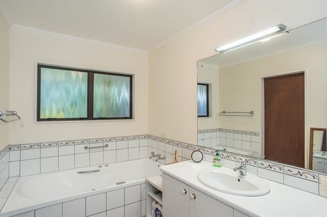 Photo of property in 21 Huia Street, Waikanae, 5036