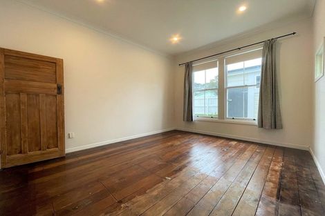 Photo of property in 109 Onepu Road, Lyall Bay, Wellington, 6022